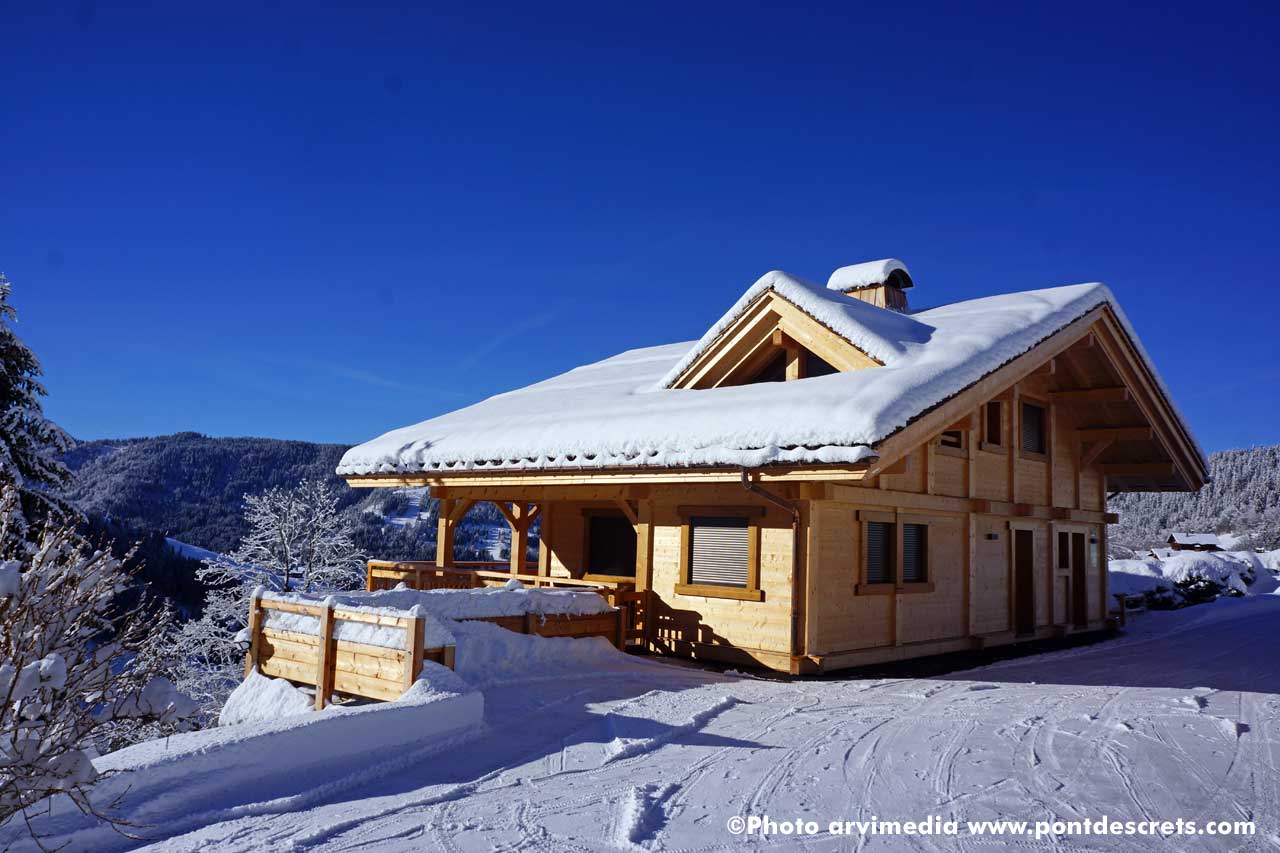 grand chalet pour 10 personnes 4 chambres + grand salon salle de bain commune salle de jeu photo arvimedia
