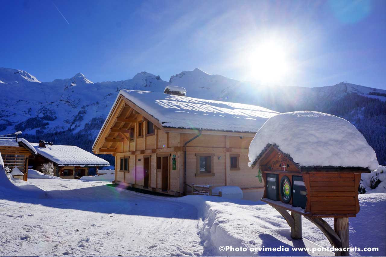 grand chalet pour 9 personnes 4 chambres + grand salon salle de bain commune salle de jeu photo arvimedia