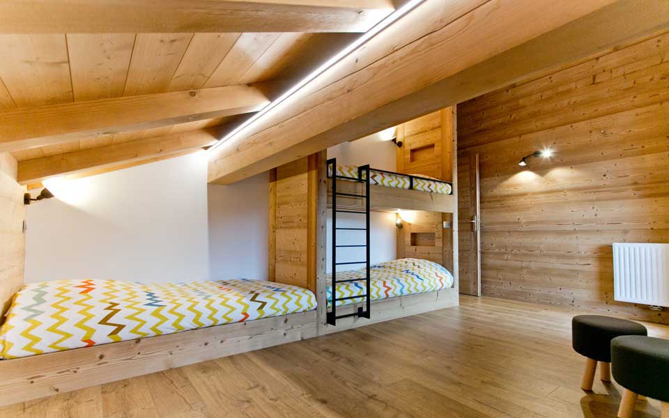 Grande chambre 3 lits pour séjour de vacances avec enfants chalet familliale à louer la clusaz