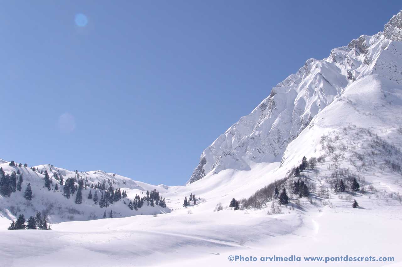 hébergement logement de vacances à la clusaz séjour ski gite chalet alpes france photo arvimedia