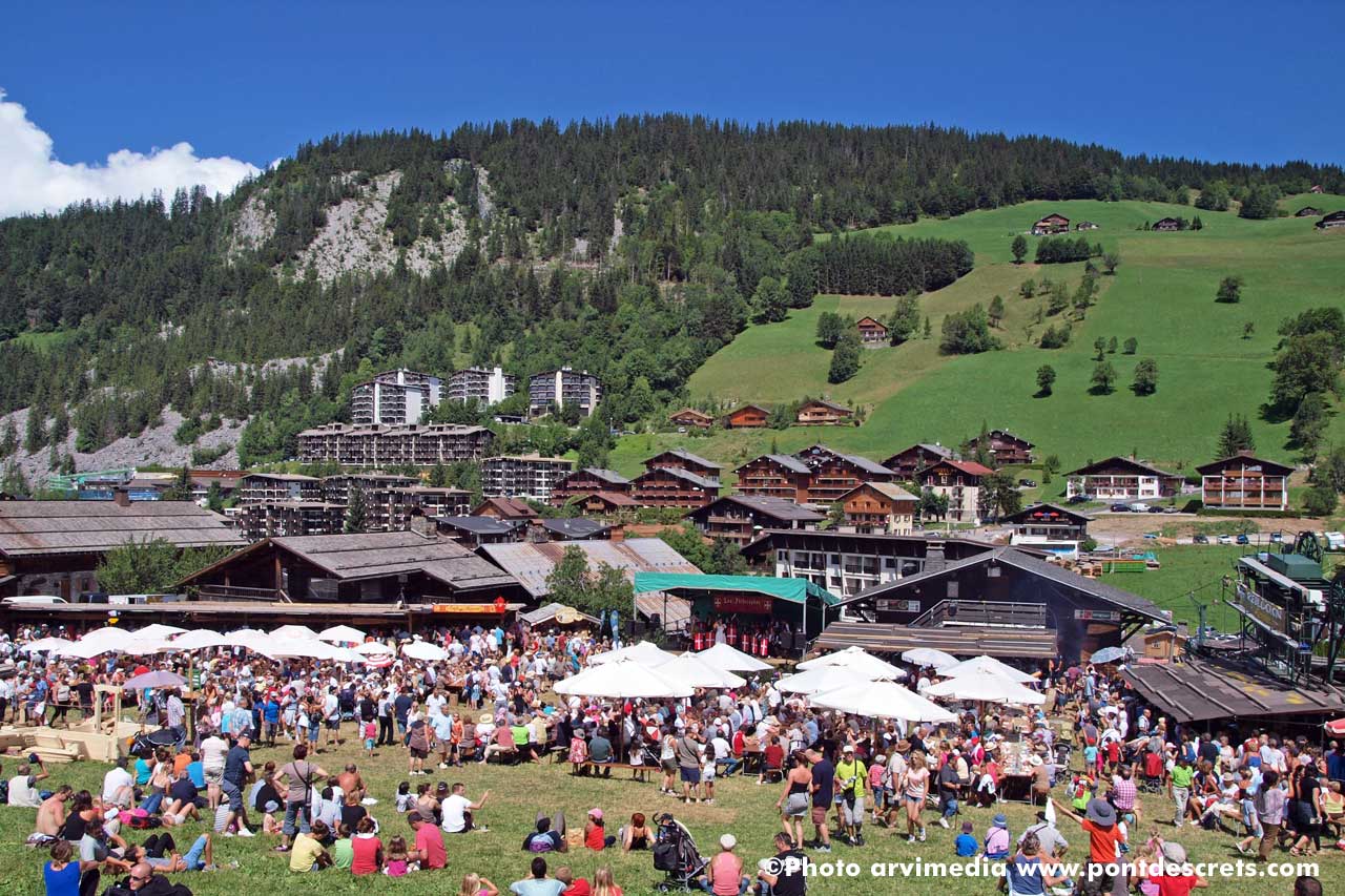 hébergement logement de vacances à la clusaz séjour ski gite chalet alpes france photo arvimedia