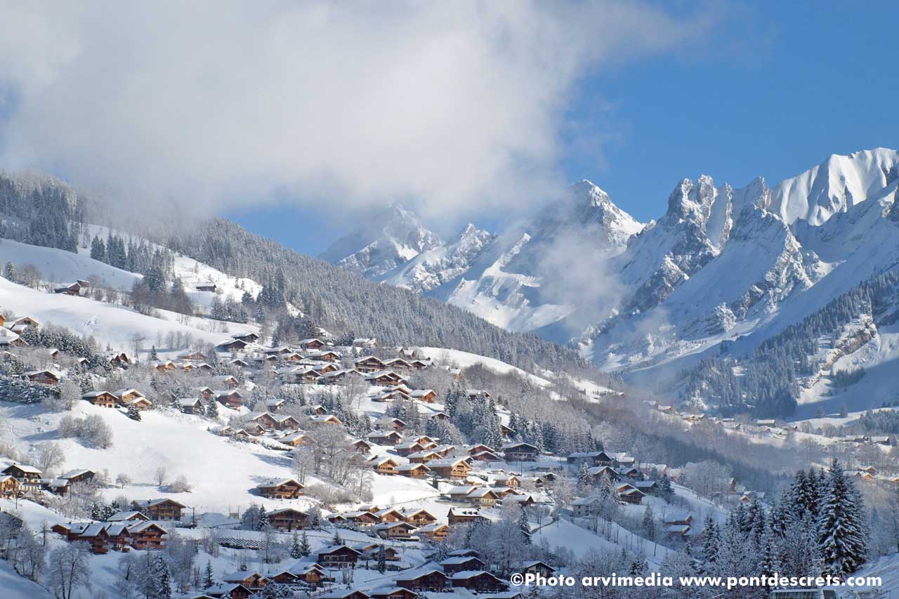 hébergement logement de vacances à la clusaz séjour ski gite chalet alpes france photo arvimedia