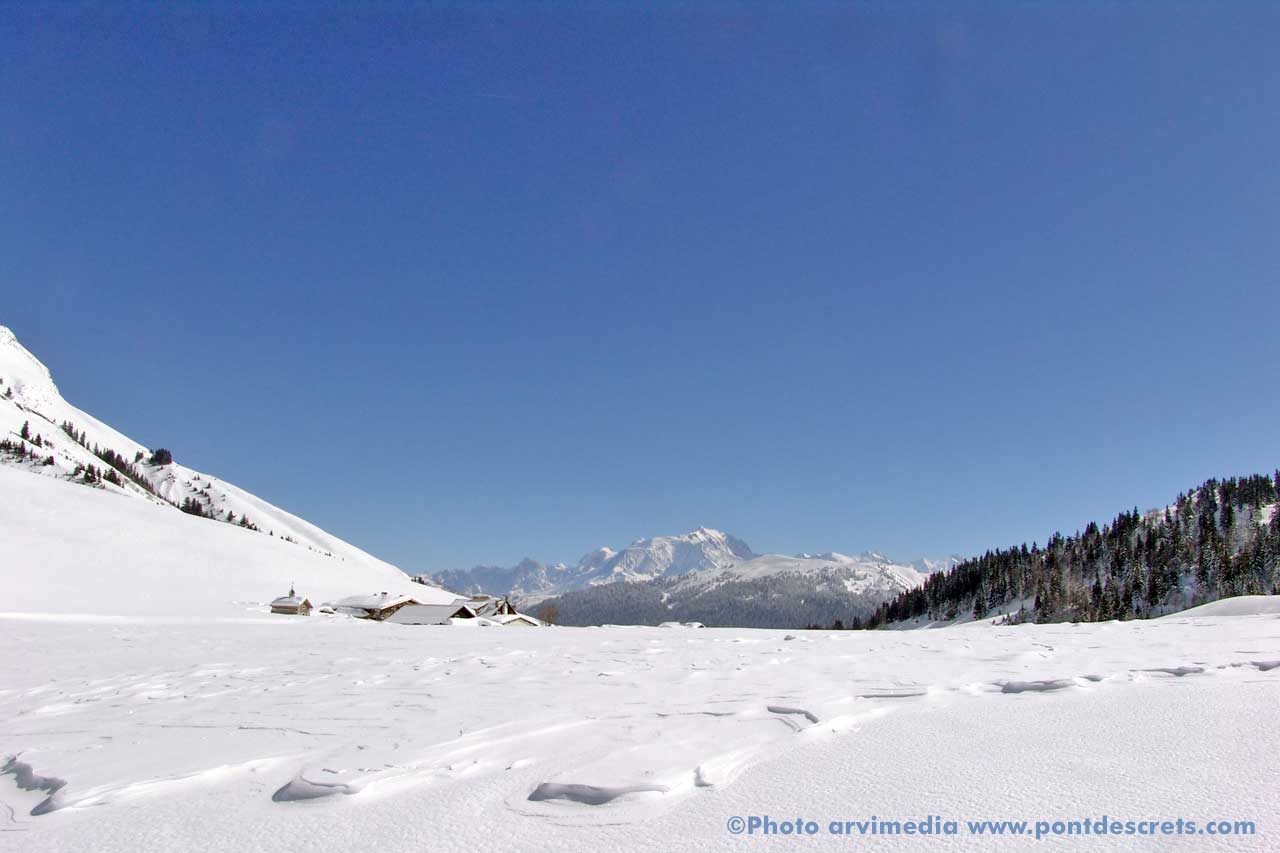 hébergement logement de vacances à la clusaz séjour ski gite chalet alpes france photo arvimedia