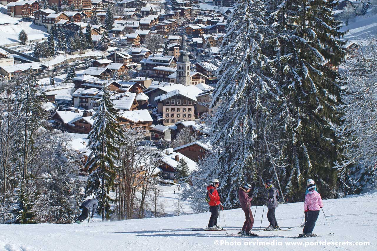 hébergement logement de vacances à la clusaz séjour ski gite chalet alpes france photo arvimedia