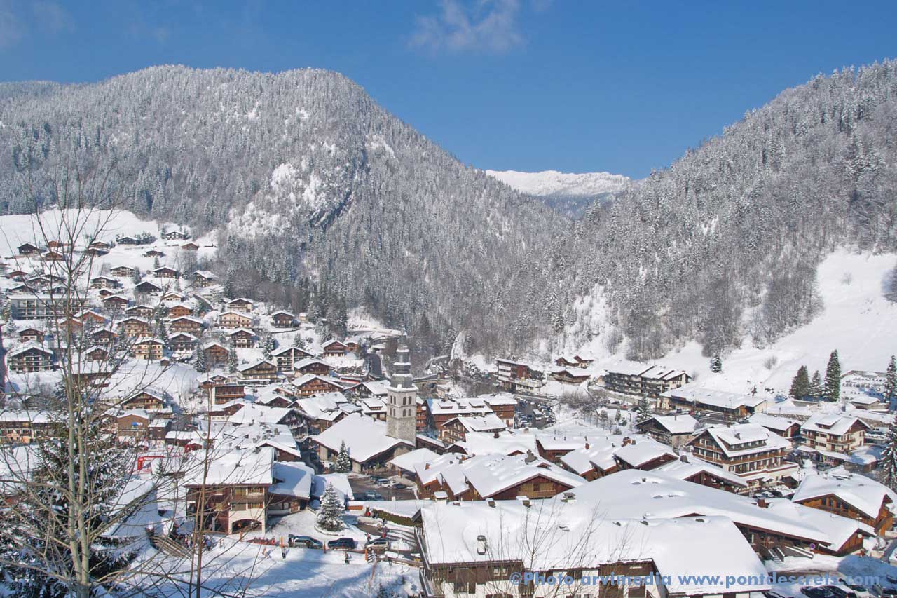 hébergement logement de vacances à la clusaz séjour ski gite chalet alpes france photo arvimedia