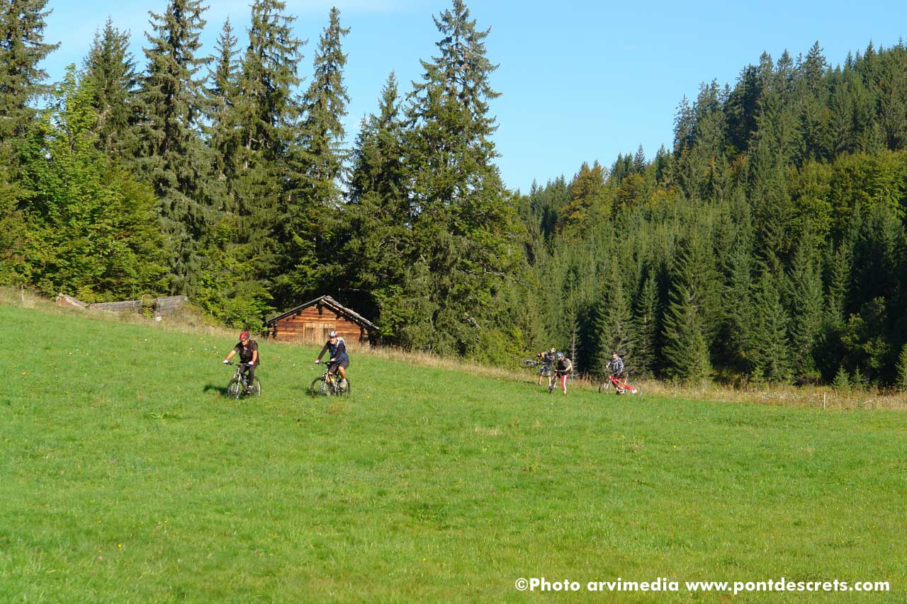 hébergement logement de vacances à la clusaz séjour ski gite chalet alpes france photo arvimedia